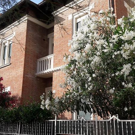 Appartamento In Villa Pesaro Exteriör bild