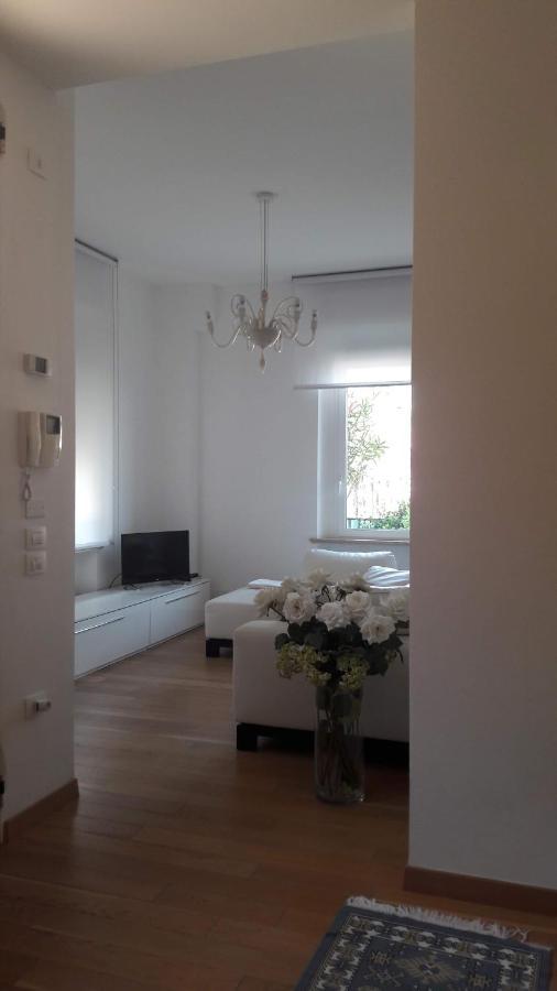 Appartamento In Villa Pesaro Exteriör bild