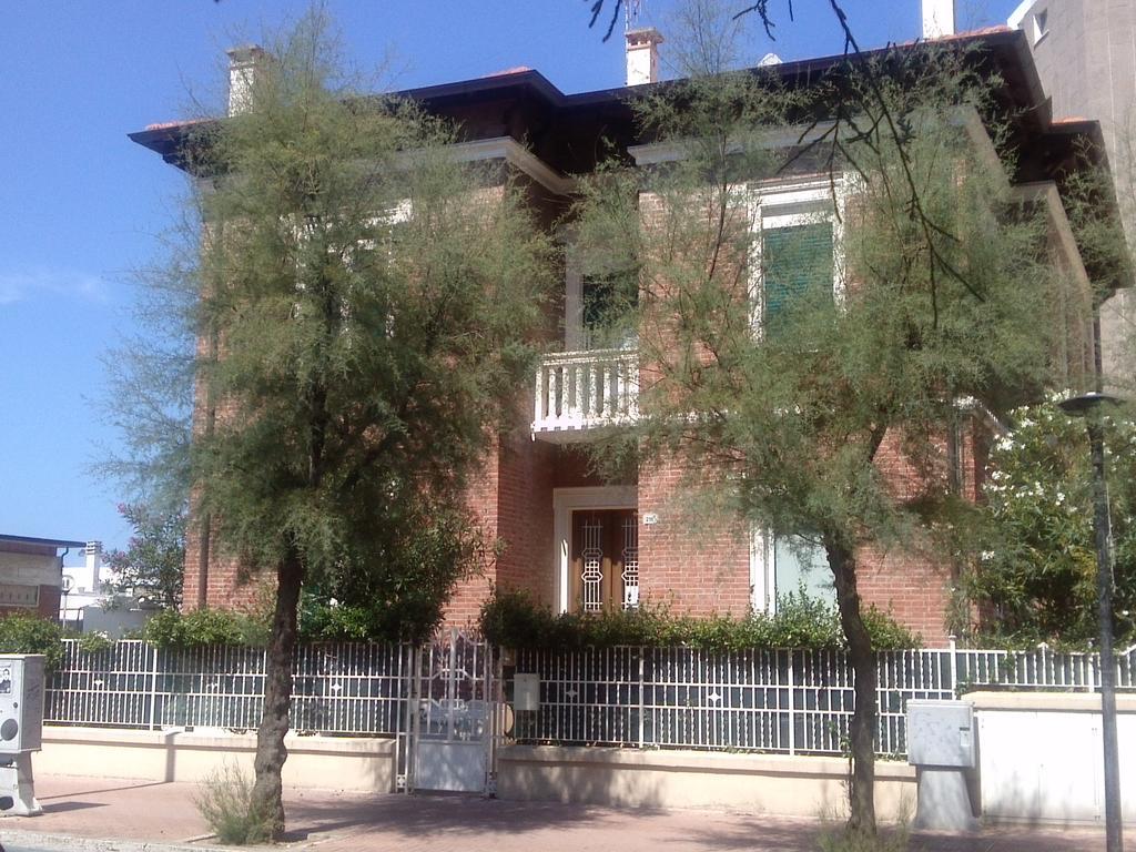 Appartamento In Villa Pesaro Exteriör bild