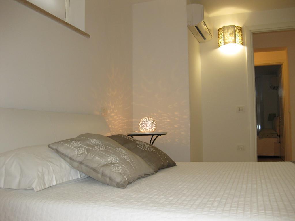 Appartamento In Villa Pesaro Rum bild