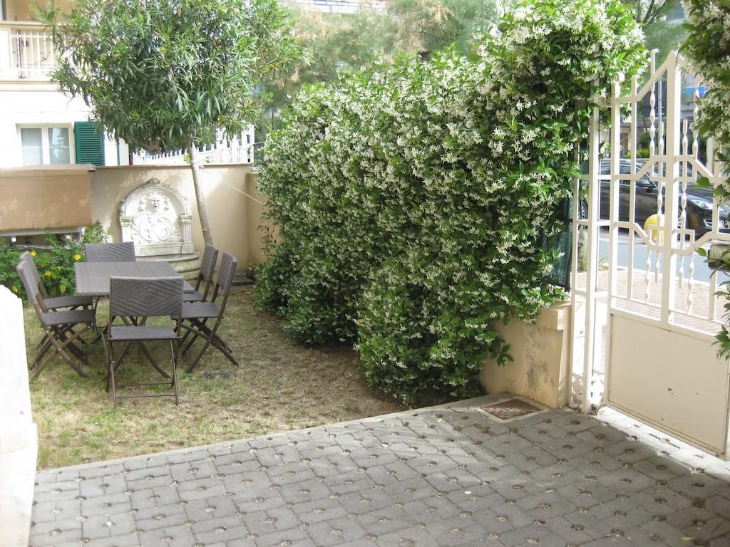 Appartamento In Villa Pesaro Rum bild