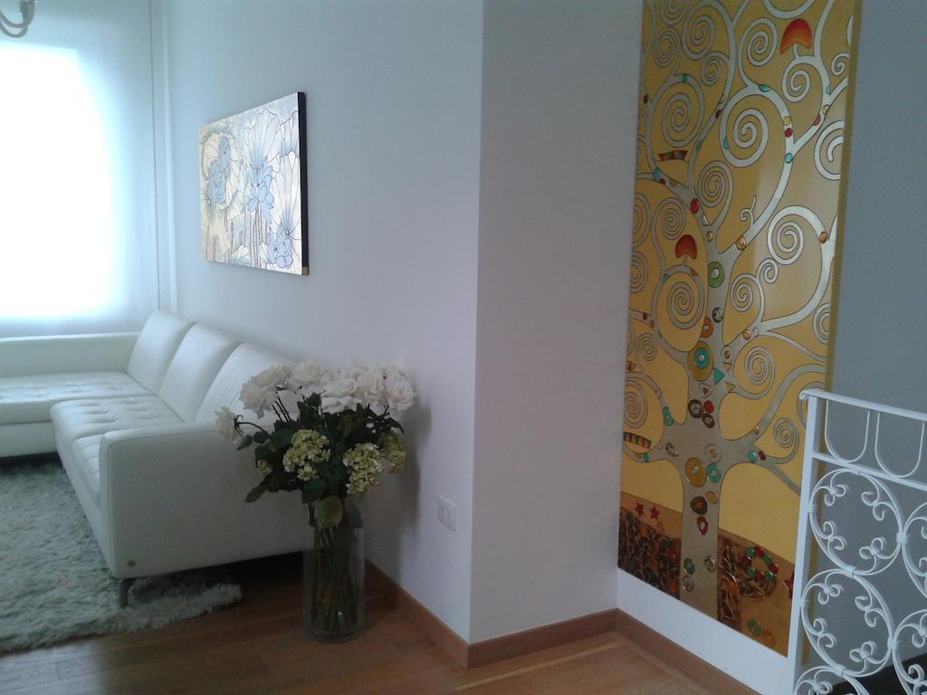 Appartamento In Villa Pesaro Rum bild
