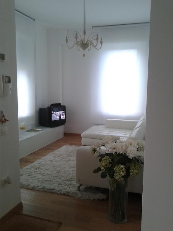 Appartamento In Villa Pesaro Rum bild